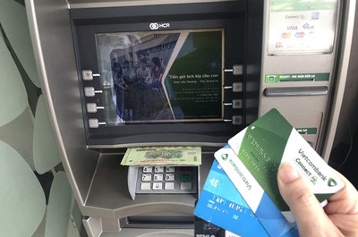 Đồng loạt đổi thẻ ATM sang thẻ chip, khách hàng có mất phí?