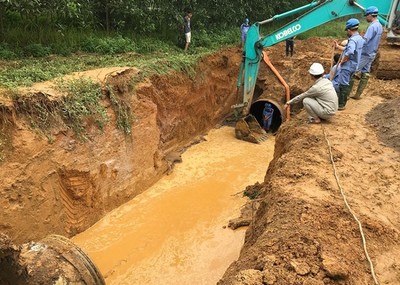 Đường ống nước sông Đà lại gặp sự cố, hàng ngàn hộ dân bị ảnh hưởng