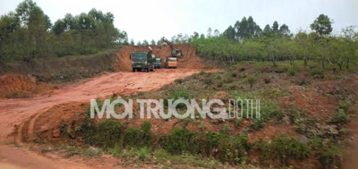 Tam Nông-Phú Thọ: Khai thác đất trái phép rầm rộ giữa ban ngày