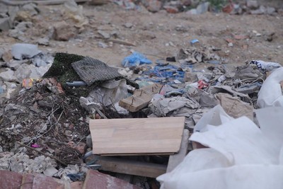 Chùm ảnh: Rác ngập ngụa trên đường Trường Chinh