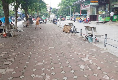 Chấm dứt lấn chiếm vỉa hè làm nơi giữ xe trái phép ở KĐT Linh Đàm