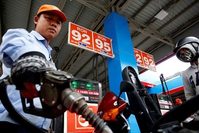 Giá xăng dầu hôm nay 2/7: Tăng mạnh khi OPEC gia hạn giảm sản lượng