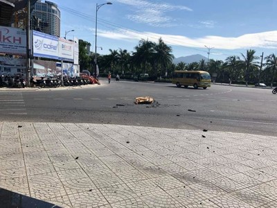 Đà Nẵng: Thót tim vì móc cần cẩu rơi từ tòa nhà cao tầng xuống đường