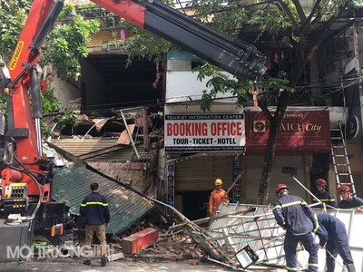 Hà Nội: Khắc phục hậu quả sập mặt tiền nhà 56 Hàng Bông
