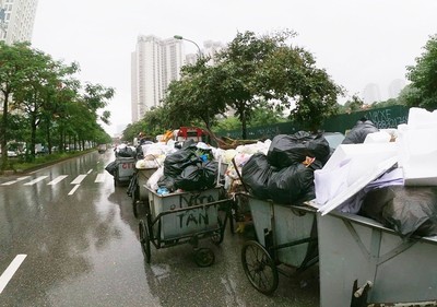 Bãi rác Nam Sơn bị phong tỏa: Đường phố Hà Nội lại ngập ngụa rác