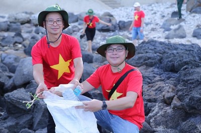 Quảng Trị: Chung tay nhặt rác để huyện đảo Cồn Cỏ luôn sạch đẹp