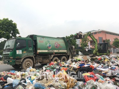 Hà Nội: Đường Tân Triều mới thành 'con đường rác'