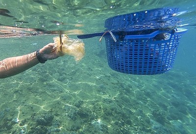 Nhặt rác dưới đáy biển Đà Nẵng