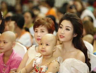 Hoa hậu Đỗ Mỹ Linh đăng ký hiến tạng