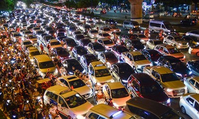 Thu phí ô tô vào trung tâm Sài Gòn: Chống kẹt xe hay gây ùn tắc?