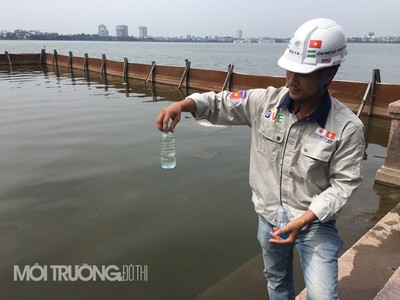 Hồ Tây: Tình trạng ô nhiễm giảm sau 2 tháng dùng bằng công nghệ Nhật