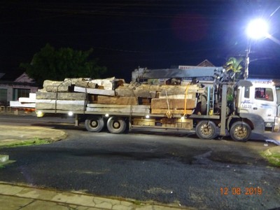 Gia Lai: Chặn đứng xe tải chở số lượng gỗ khủng