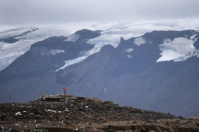 Iceland tưởng niệm dòng sông băng đầu tiên bị biến mất