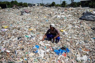 Ngôi làng nghèo ở Indonesia xem rác thải như kho báu