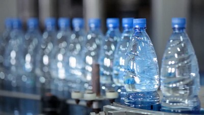 Hà Nội yêu cầu không sử dụng nước uống đóng chai nhựa trong công sở