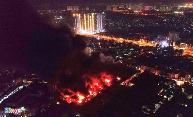 Hà Nội: Đang cháy lớn Công ty bóng đèn phích nước Rạng Đông