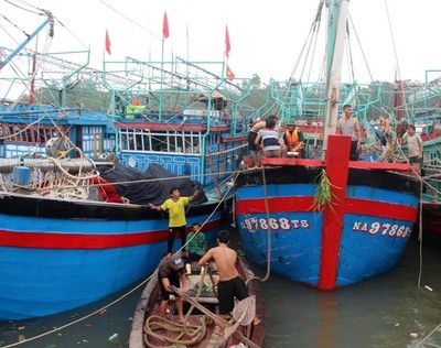 Nghệ An:Ứng phó với cơn bão số 4 đã cấm biển, di dời 26000 người dân