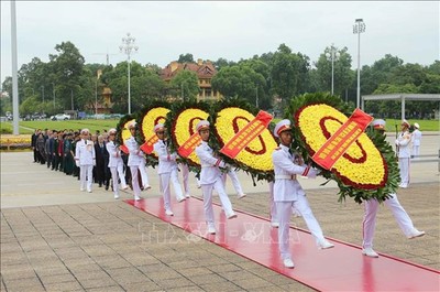 Lãnh đạo Đảng và Nhà nước viếng Lăng Chủ tịch Hồ Chí Minh