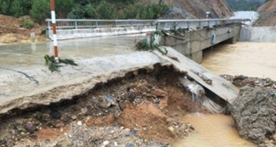 Hà Tĩnh: Mưa lớn kéo dài, nhiều huyện miền núi ngập trong biển nước