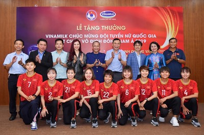 Vinamilk chúc mừng đội tuyển bóng đá nữ Quốc gia vô địch ĐNA 2019