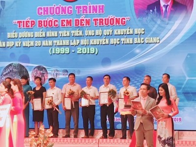 Bắc Giang: Tổ chức chương trình 'Tiếp bước em đến trường'