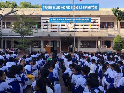 Ayun Pa: Tuyên truyền Luật giao thông cho các em học sinh THPT