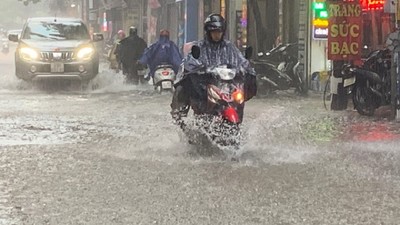 Dự báo thời tiết ngày 14/9: Nam Bộ mưa dông, đề phòng lốc, sét