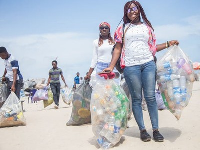 Sáng kiến đổi chai nhựa lấy học phí tại Nigeria