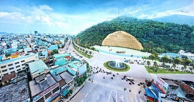 Tranh cãi về đề xuất xé núi tạc phù điêu ở Bình Định