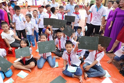Nghệ An: Thêm 20 trường Tiểu học hưởng lợi từ việc trang bị tủ sách