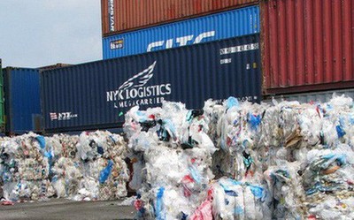 Hơn 2000 container phế liệu vô chủ ‘ăn vạ’ ở cảng Cát Lái
