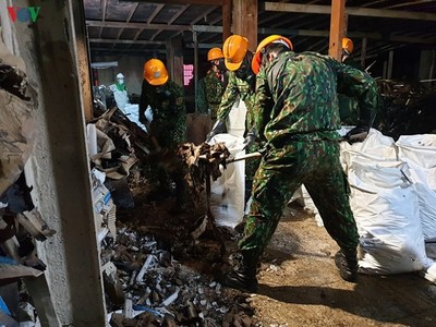 Vụ cháy nhà máy Rạng Đông: Đã thu gom hơn 1.000 tấn chất thải