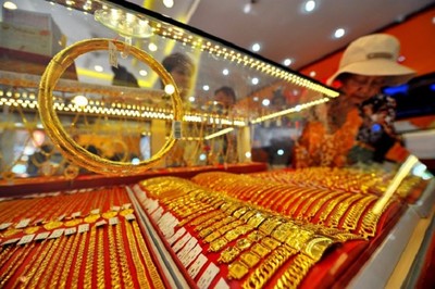 Giá vàng hôm nay 30/9: Vàng trong nước rời mốc 42 triệu đồng/lượng