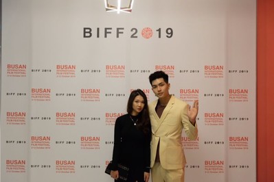 Quốc Anh cùng nữ DOP Bí Mật Của Gió rạng rỡ tại Liên hoan phim Busan