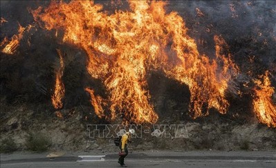 100.000 người California phải sơ tán vì cháy rừng lan rộng