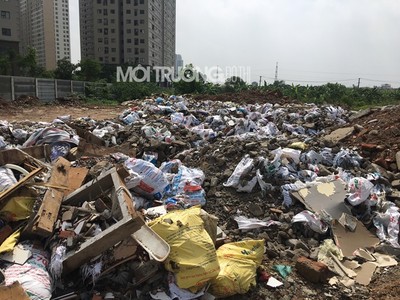 Hà Nội: Bắt được đối tượng đổ trộm phế thải ở chung cư Xuân Mai
