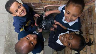 Đồng hồ thông minh tiết kiệm nước và tiền bạc ở Cape Town