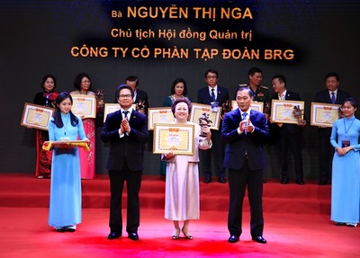 Madame Nguyễn Thị Nga, Chủ tịch TĐ BRG đạt 'DN Việt Nam tiêu biểu'