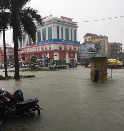 Nghệ An: Mưa lớn kéo dài, nhiều nơi “chìm” trong biển nước