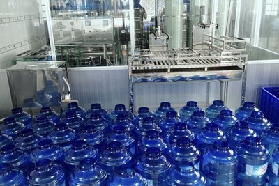 Hà Nội ngăn chặn tăng giá bất hợp lý nước đóng chai, đóng bình