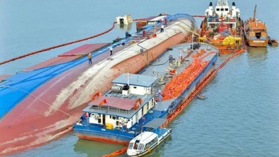 Hơn 130 tấn dầu được hút khỏi tàu VietSun Integrity chìm ở Cần Giờ