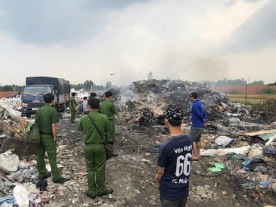 Bộ Công an bắt quả tang cơ sở đốt hàng tấn rác thải công nghiệp