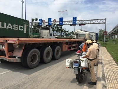 Đà Nẵng: Phạt ôtô vi phạm dừng, đỗ trên đường Ngũ Hành Sơn-Ngô Quyền