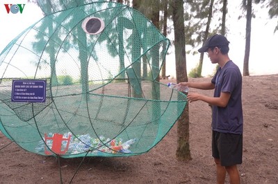 Độc đáo mô hình “cá ăn rác thải nhựa” ở Quảng Ninh