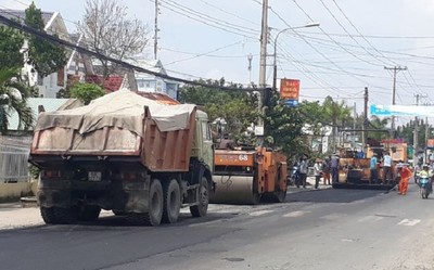 Kiên Giang: Dân phấn khởi khi đường được tráng nhựa
