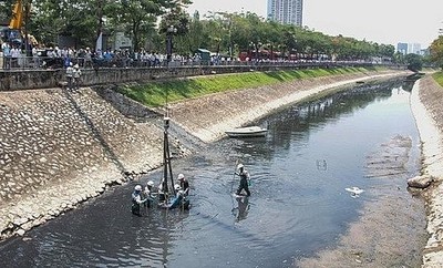 Chính thức tháo dỡ toàn bộ hệ thống làm sạch sông Tô Lịch