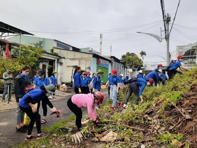 Gia Lai: Sinh viên tình nguyện vì một môi trường xanh