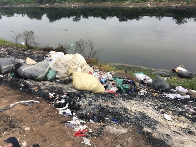 Thường Tín: Người dân bức xúc vì tình trạng đốt rác hai bờ sông Nhuệ