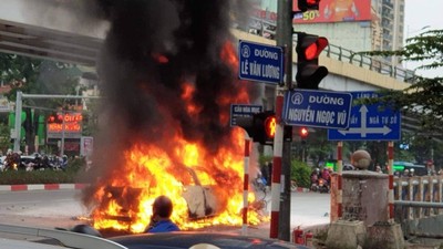 Vụ cháy xe Mercedes: Phó Thủ tướng khen ngợi Trung tá CSGT cứu người