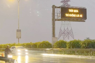 VECE xin lỗi vì dòng chữ 'Trời mưa thì không lái xe' trên cao tốc